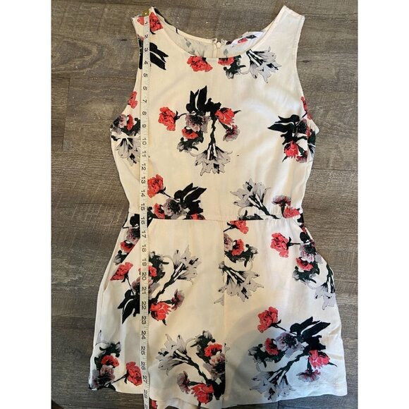 BB Dakota Romper Floral Sleeveless Round Neck Zip Up White Size S - Picture 8 of 8